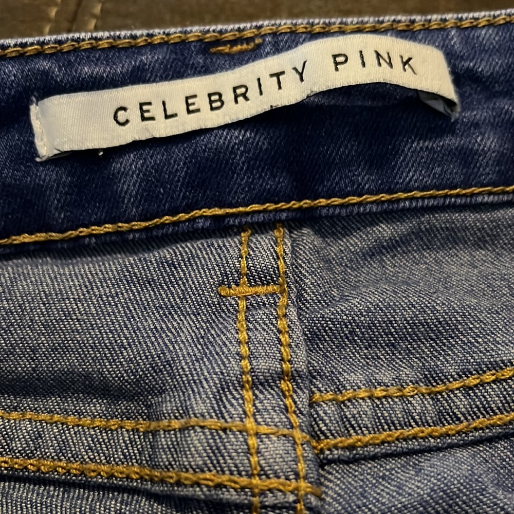 Shorts - Picture 3 of 4